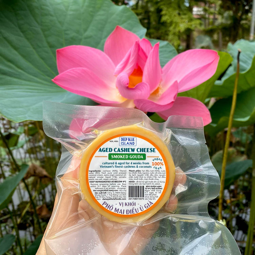 Aged cashew cheese - Smoked Gouda